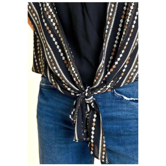 Hayden Los Angles Cap Sleeve Tie Front Top - Picture 5 of 14